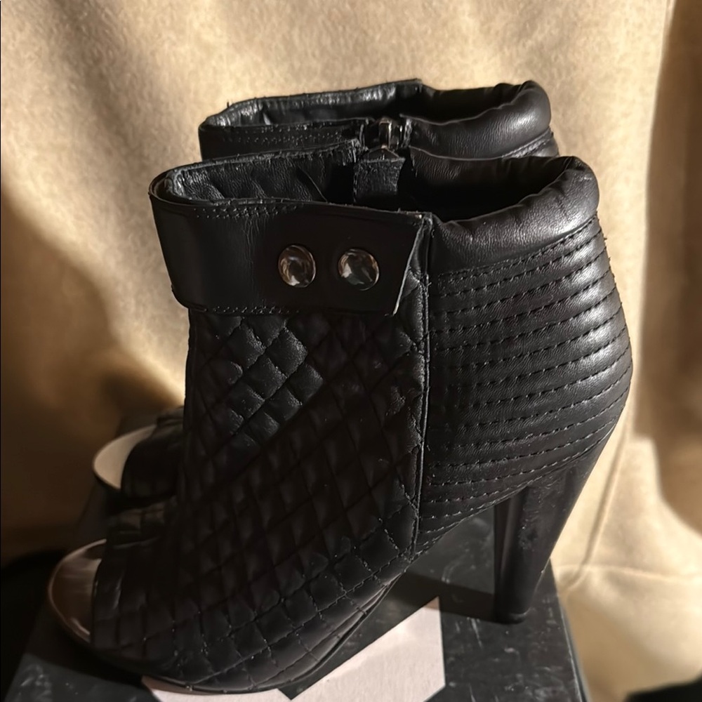 Elegant Black Quilted Women's Ankle Boots Chinese Laundry by Kristin Cavallari
